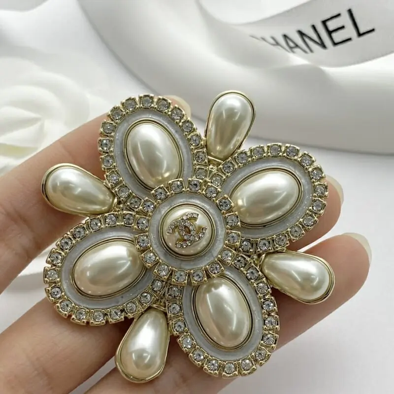 chanel brooches pour femme s_12530624